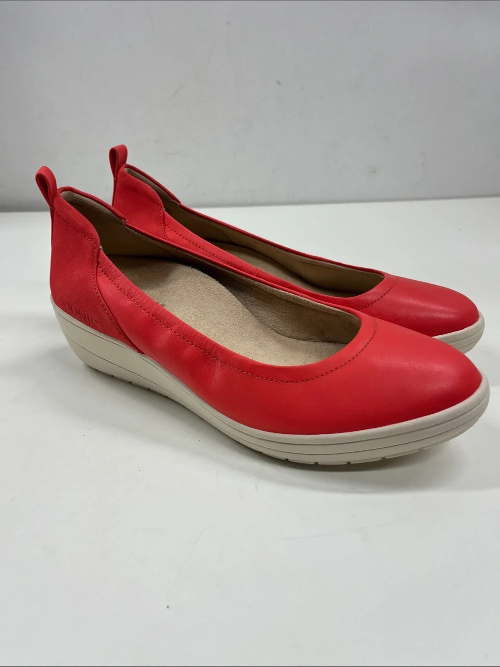 Brand New Vionic Jacey Slip-On Wedge Shoes Poppy Size 7.5